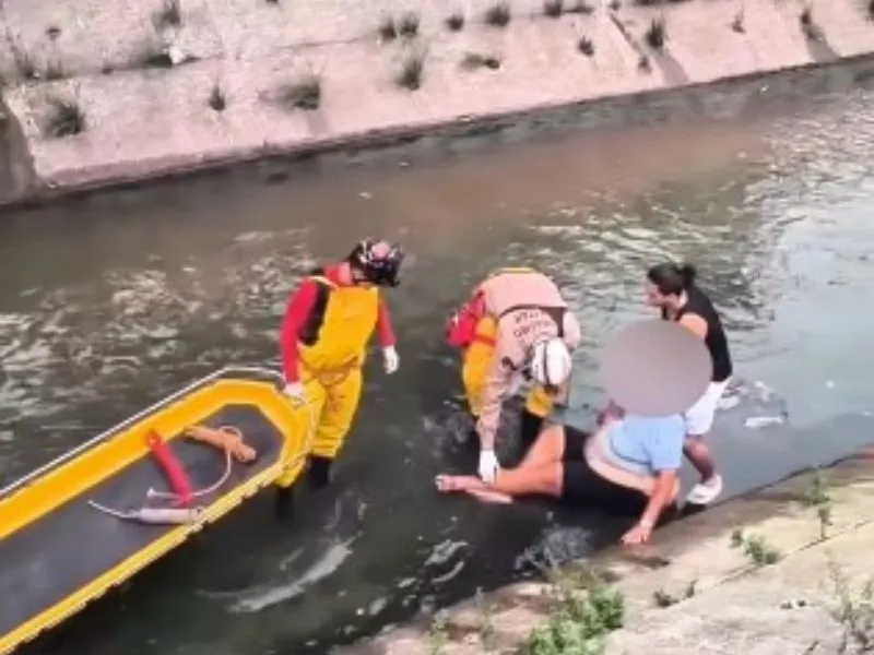 Homem é resgatado após cair em igarapé no bairro Petrópolis
