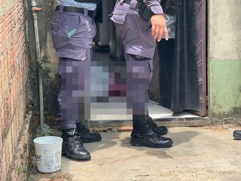 Mulher é morta a facadas dentro de casa em Manaus; filho é principal suspeito